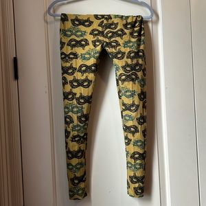 LuLaRoe buttery soft leggings. One size Like new. Bundle and make me an offer!!